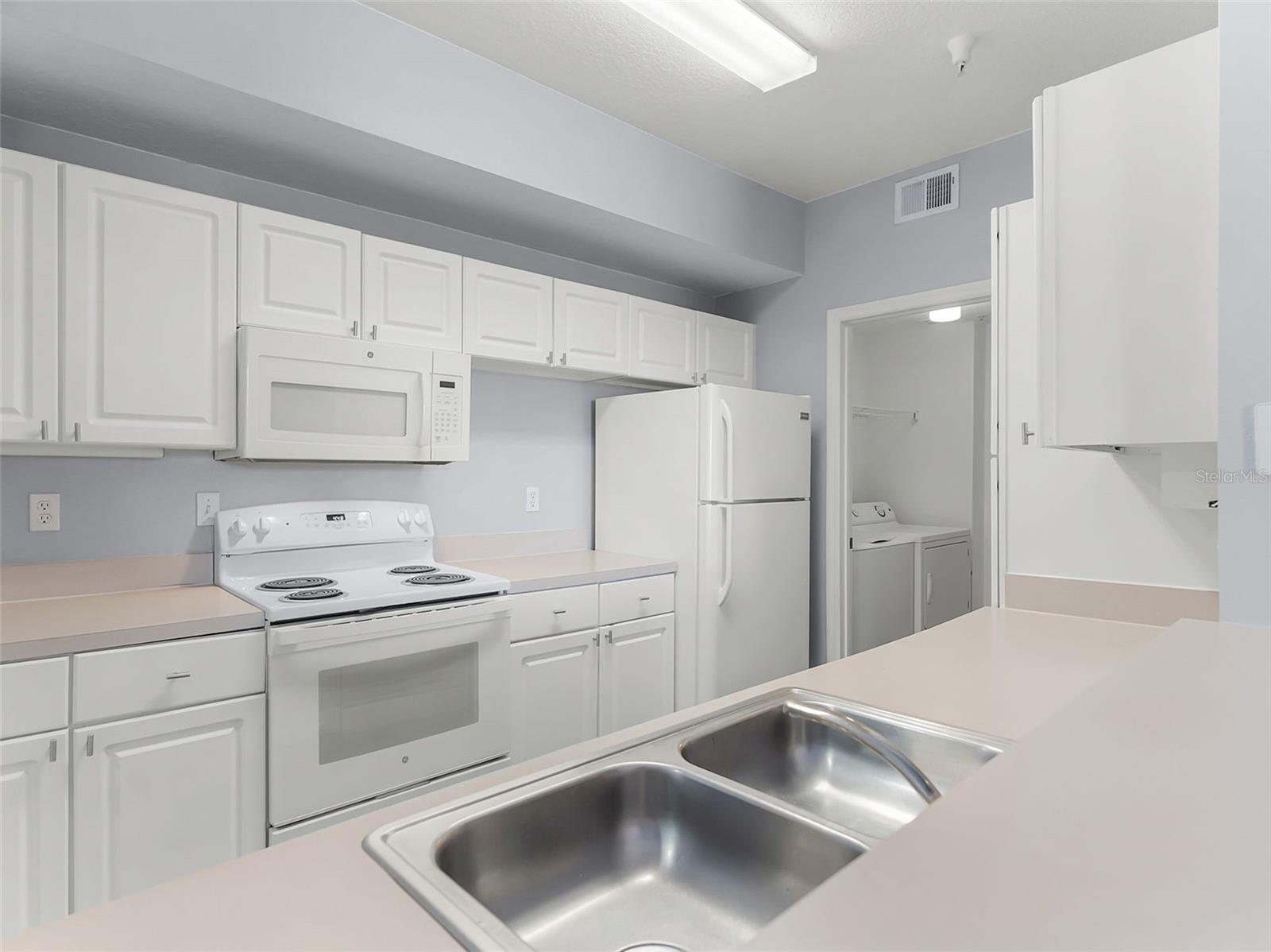 Image 10 of 30 For 5530 Metrowest Boulevard 309