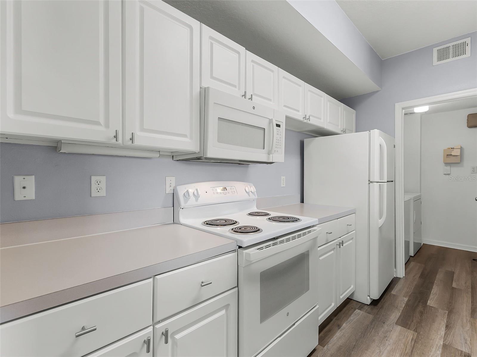 Image 11 of 30 For 5530 Metrowest Boulevard 309