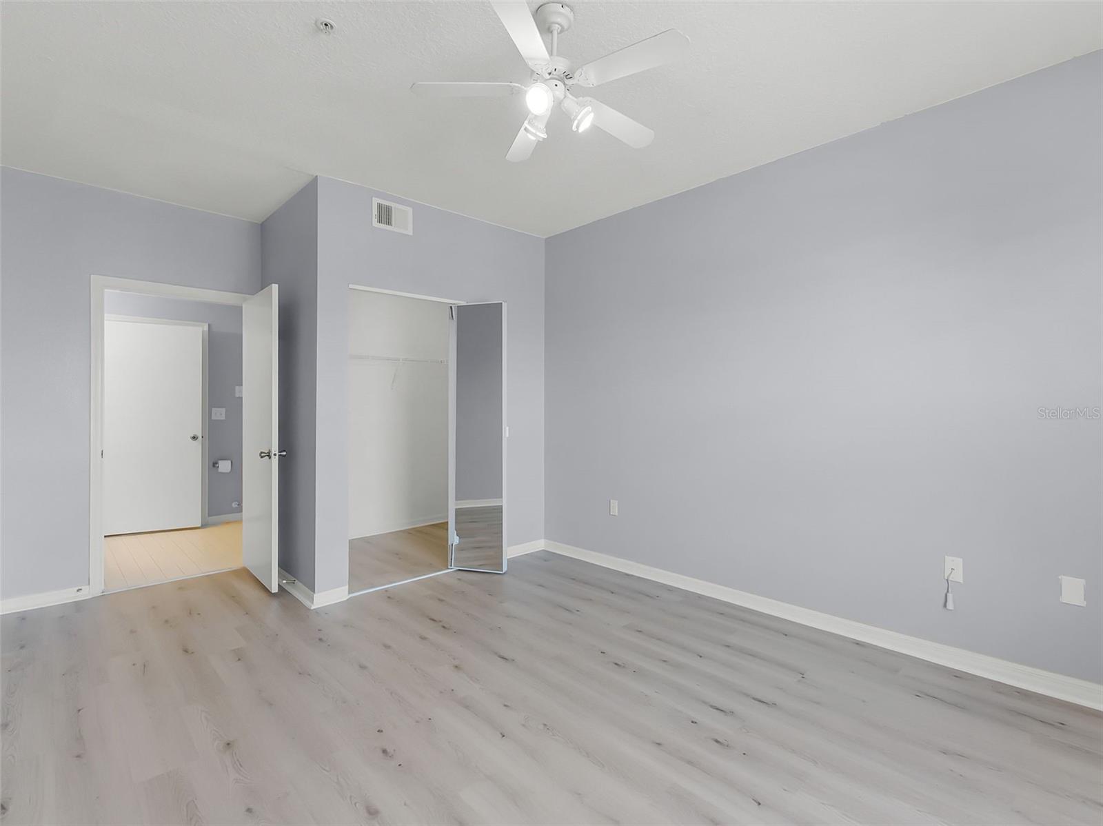Image 15 of 30 For 5530 Metrowest Boulevard 309