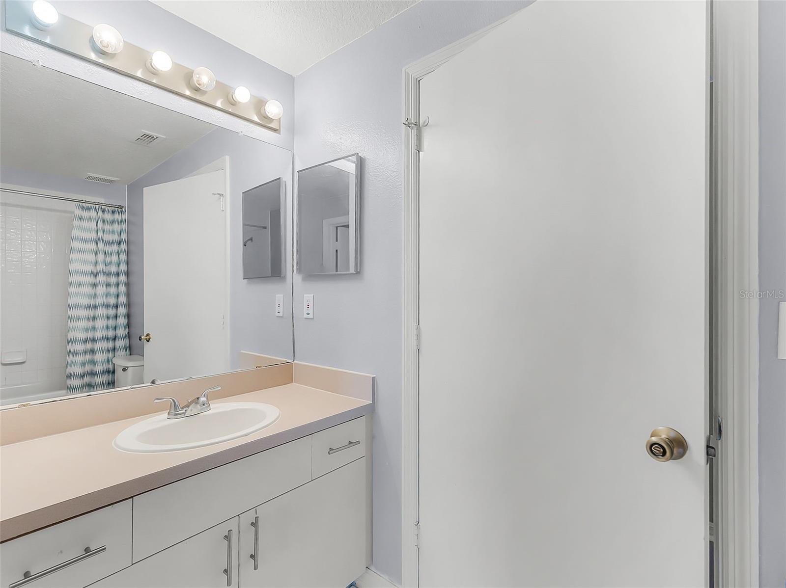 Image 17 of 30 For 5530 Metrowest Boulevard 309