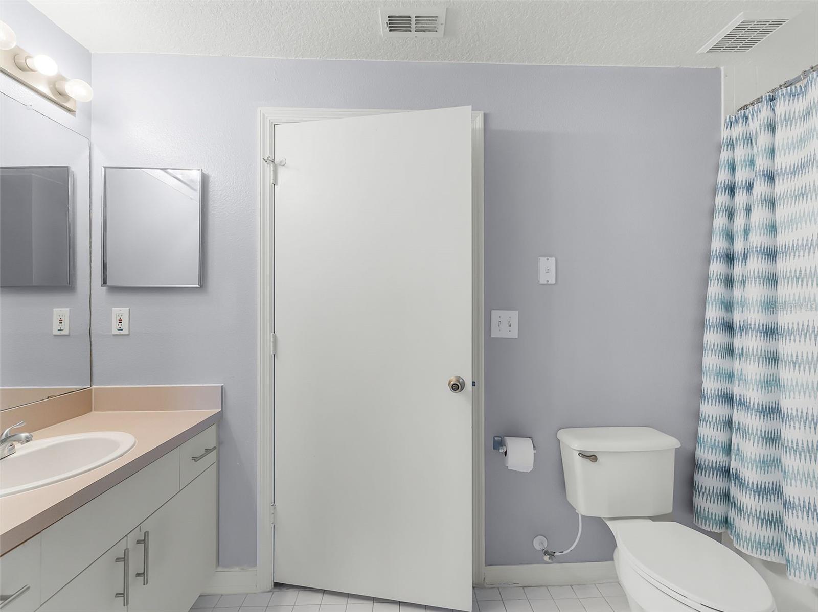 Image 21 of 30 For 5530 Metrowest Boulevard 309