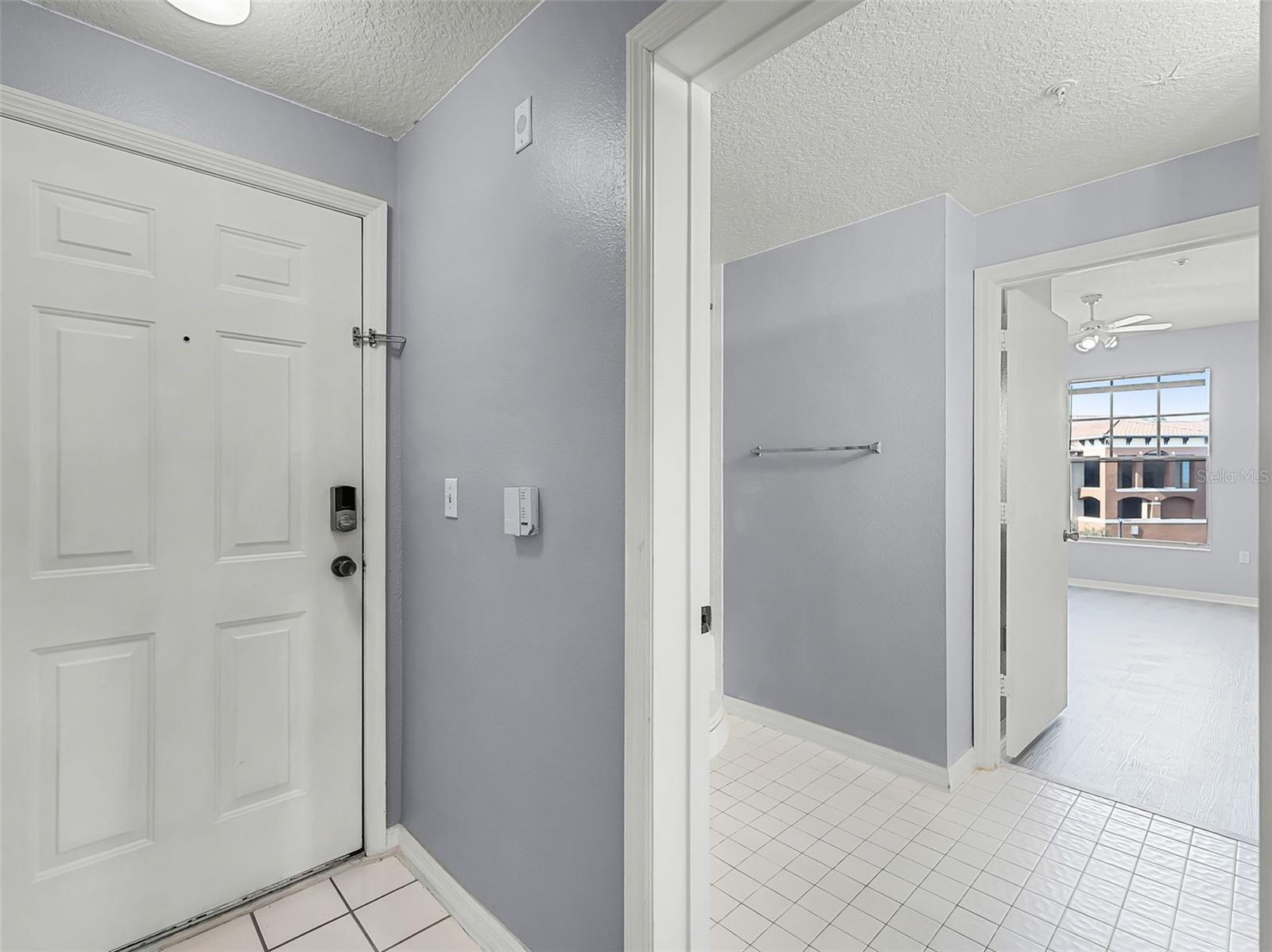 Image 3 of 30 For 5530 Metrowest Boulevard 309