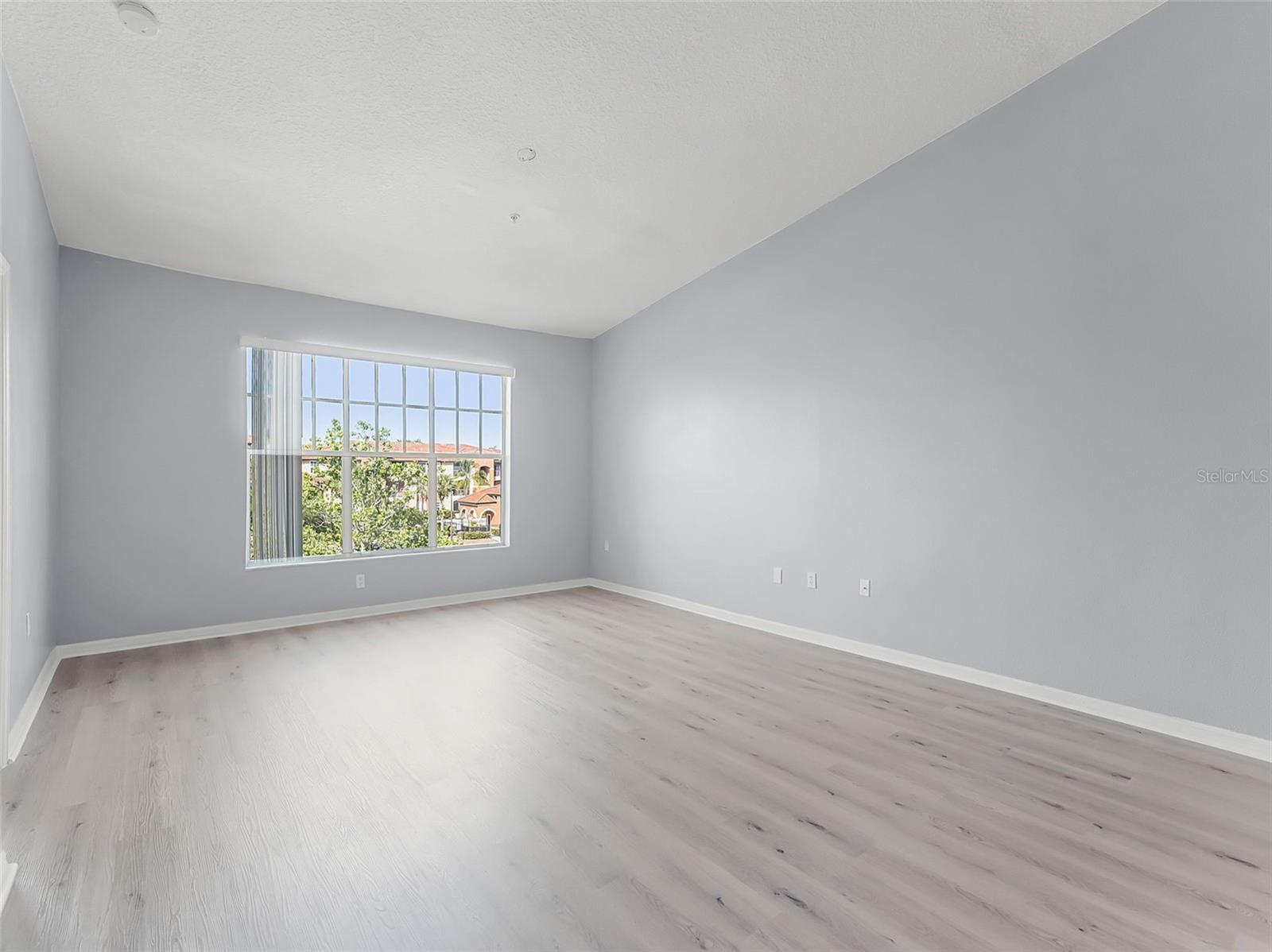 Image 6 of 30 For 5530 Metrowest Boulevard 309