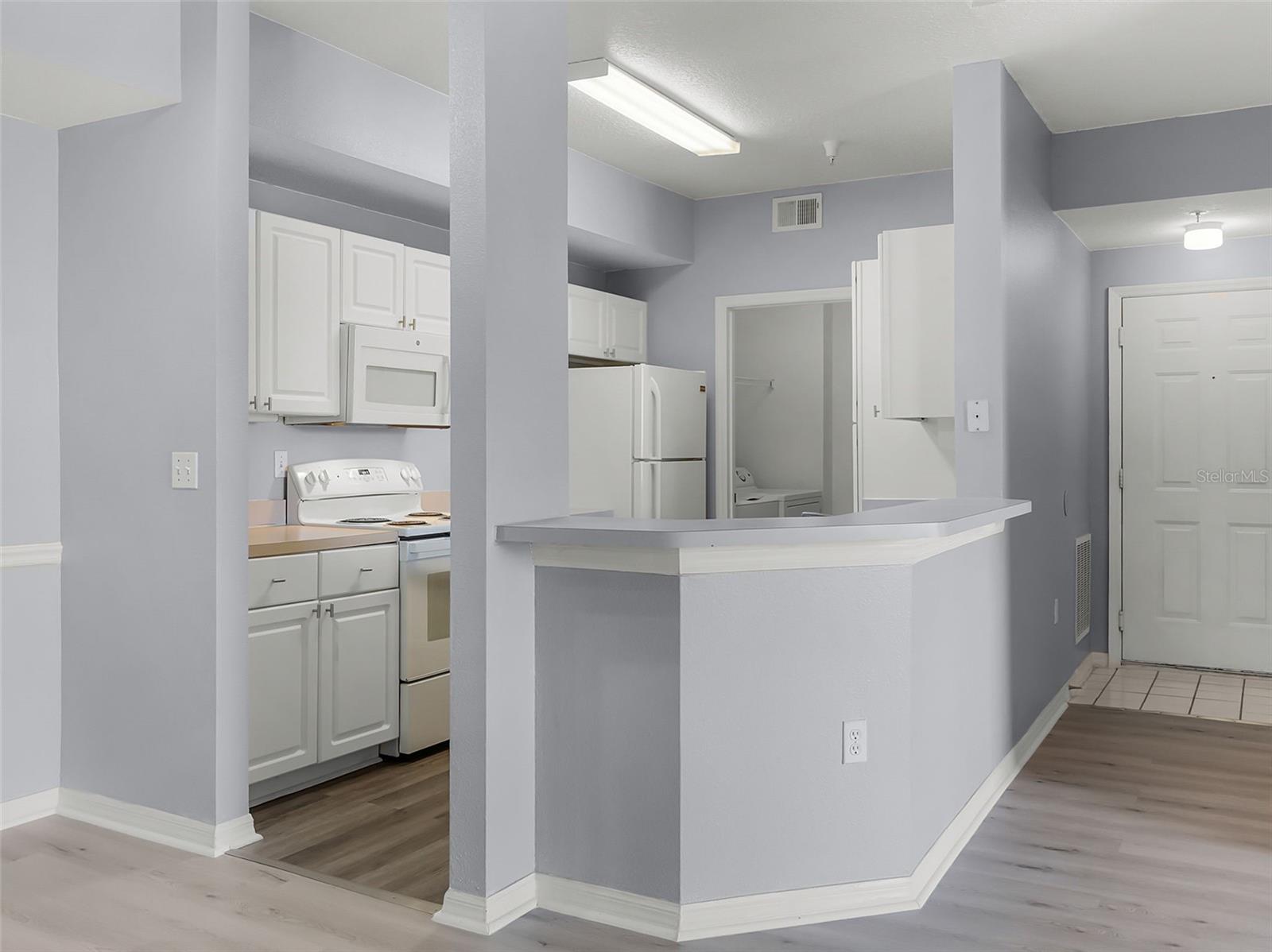 Image 9 of 30 For 5530 Metrowest Boulevard 309