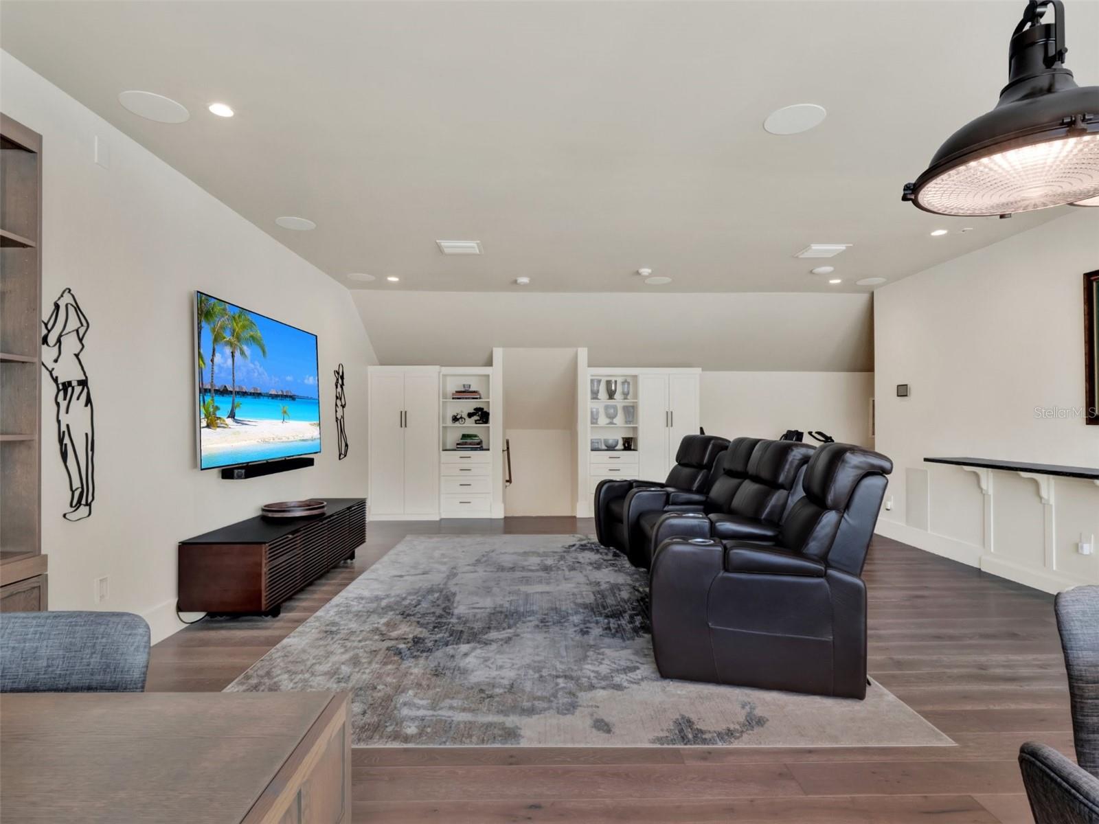 Image 72 of 100 For 9364 Thurloe Place