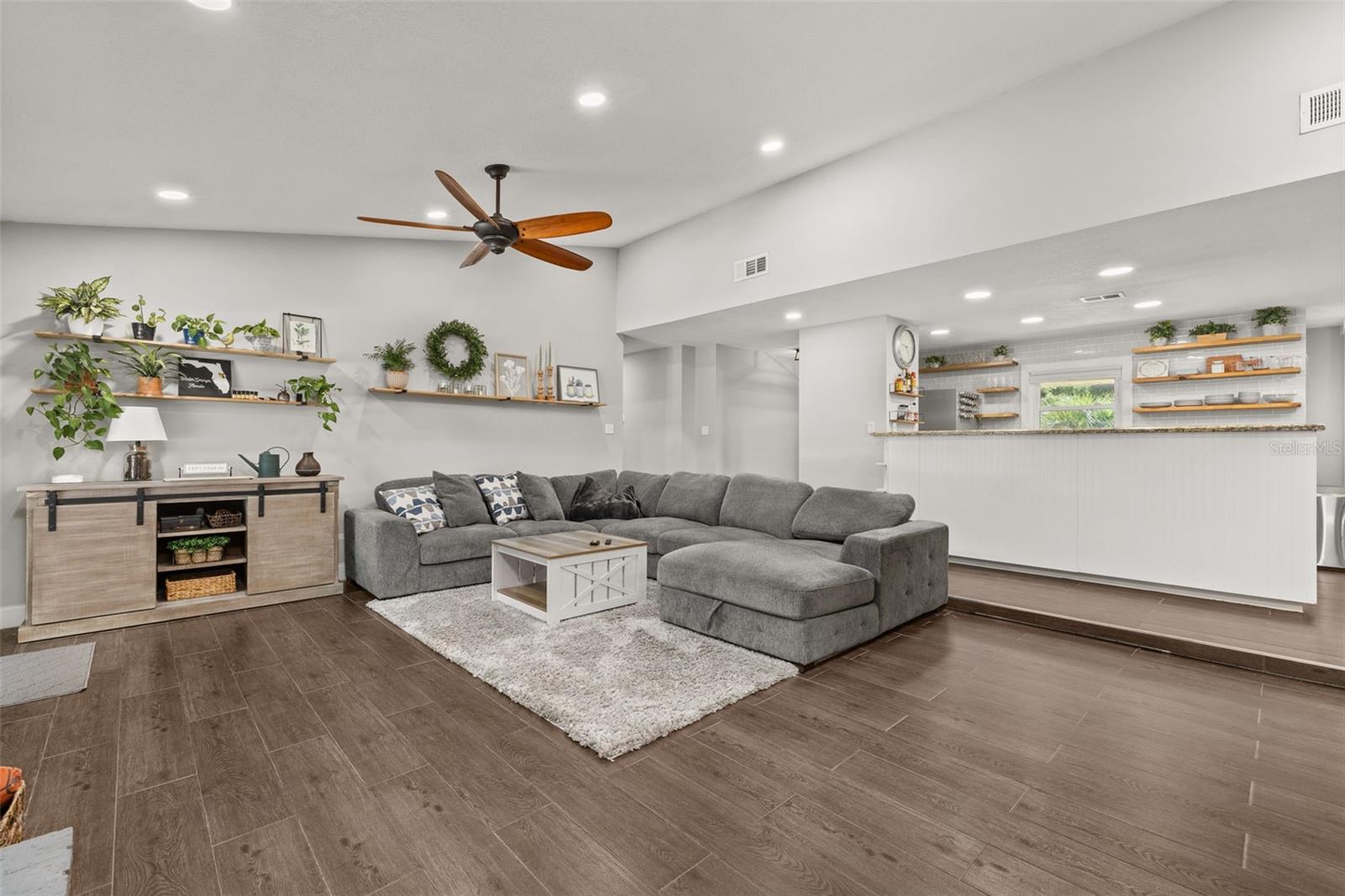 Image 12 of 98 For 694 Tuscora Drive