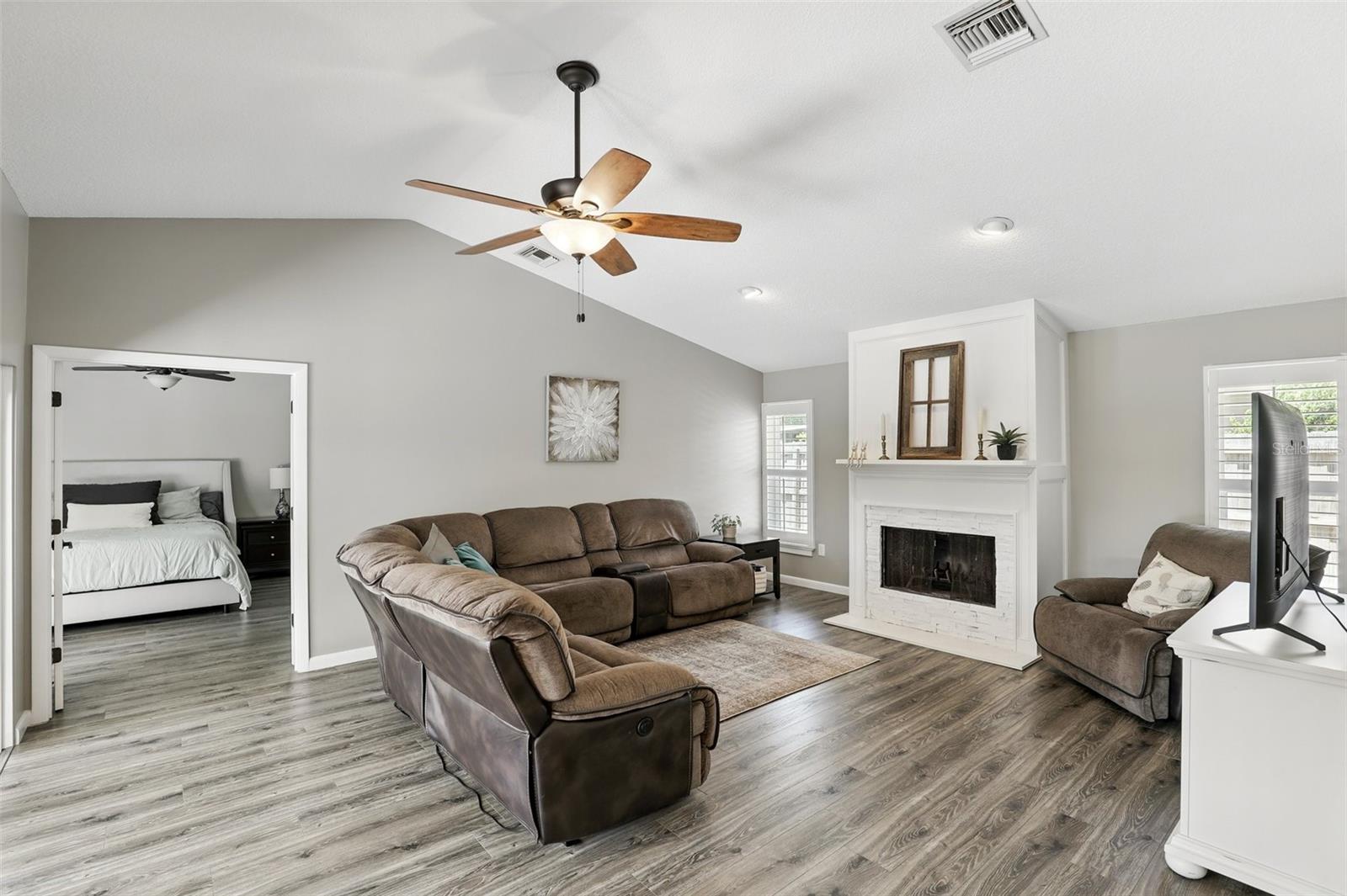 Image 15 of 41 For 1129 Golfside Drive