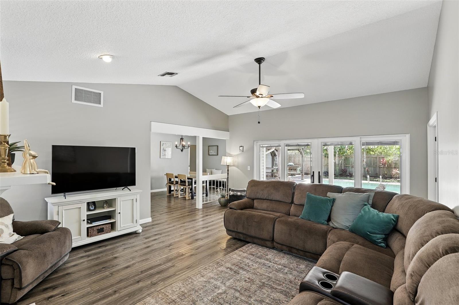 Image 16 of 41 For 1129 Golfside Drive