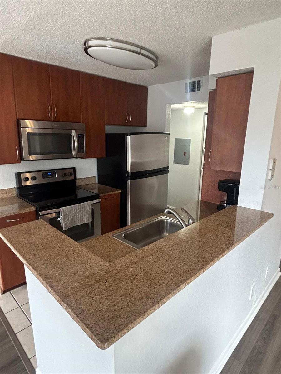 Image 3 of 26 For 11568 Westwood Boulevard 1034