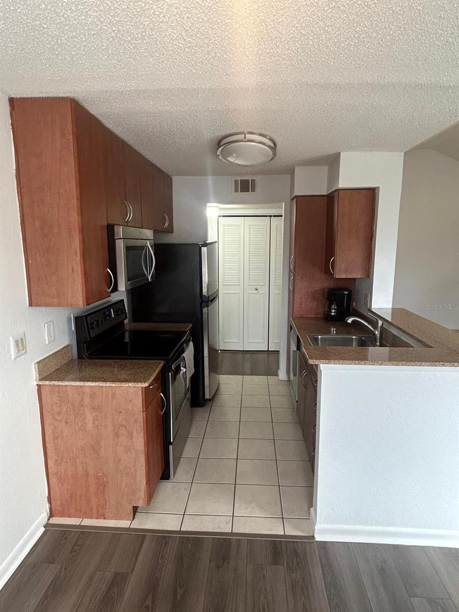 Image 6 of 26 For 11568 Westwood Boulevard 1034