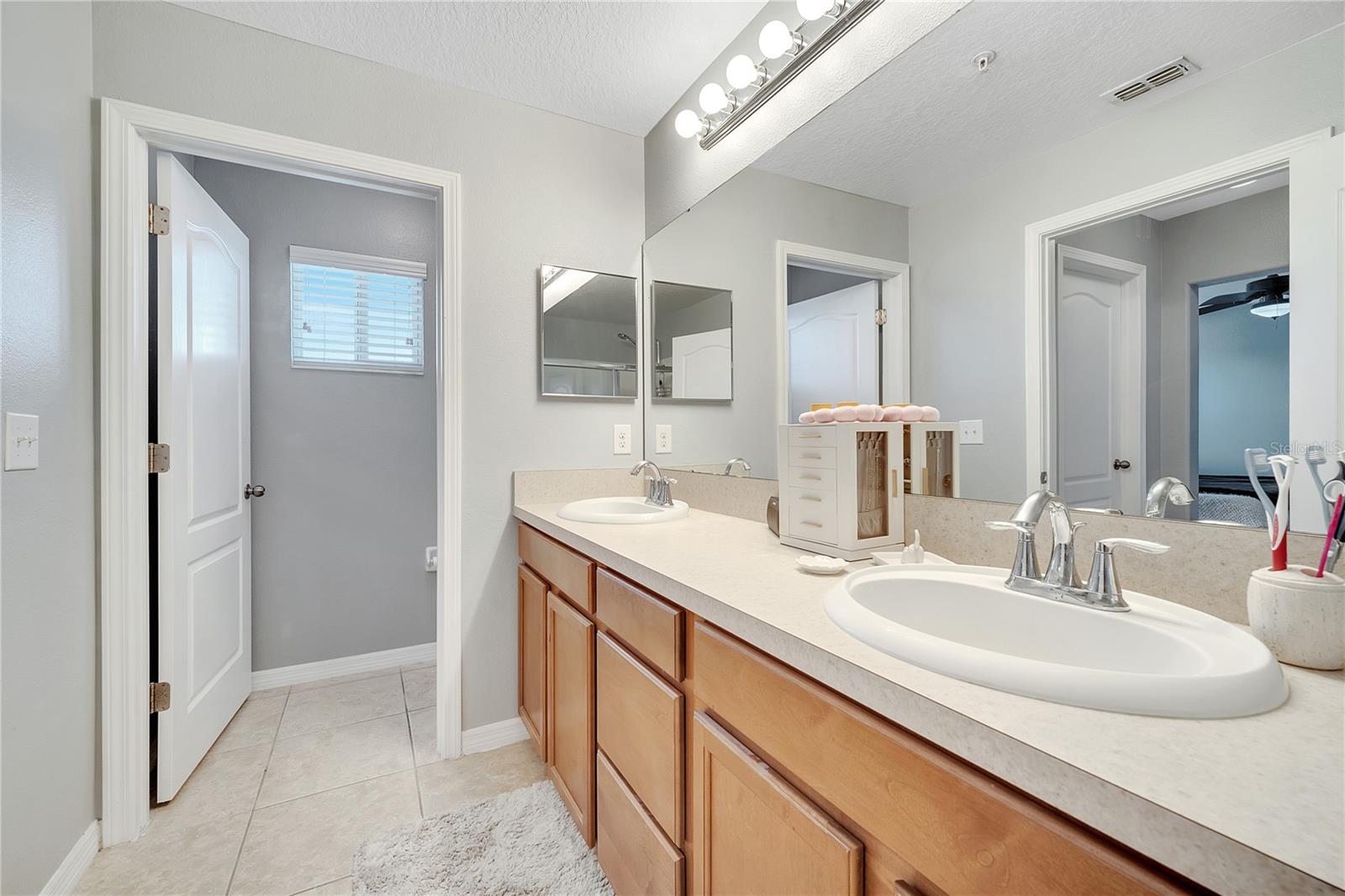 Image 20 of 40 For 1280 Priory Circle