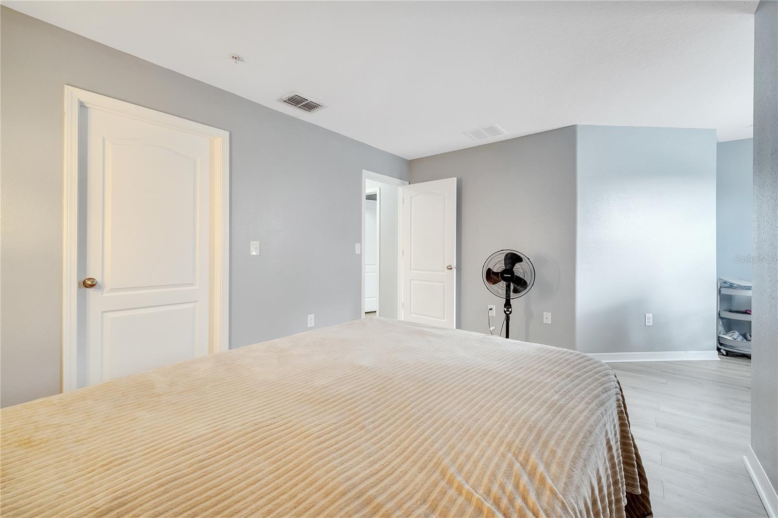 Image 29 of 40 For 1280 Priory Circle