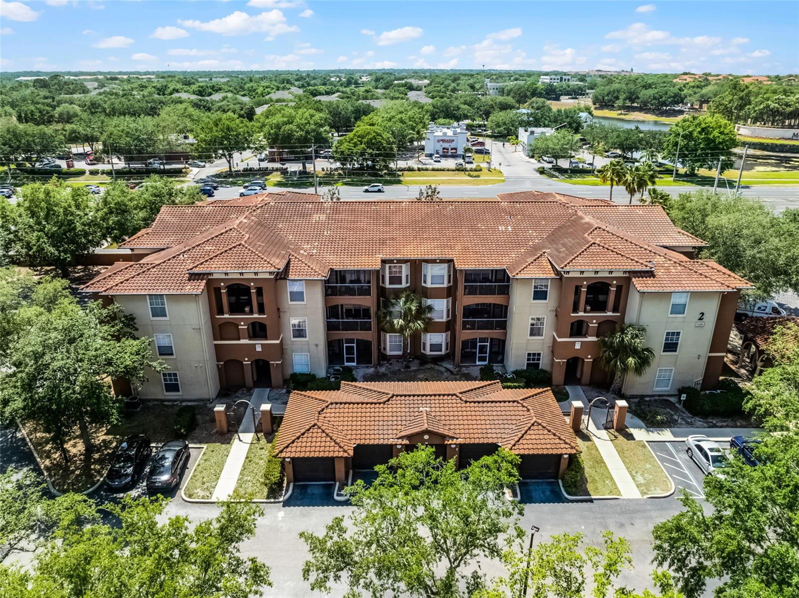 Image 2 of 24 For 5566 Metrowest Boulevard 304