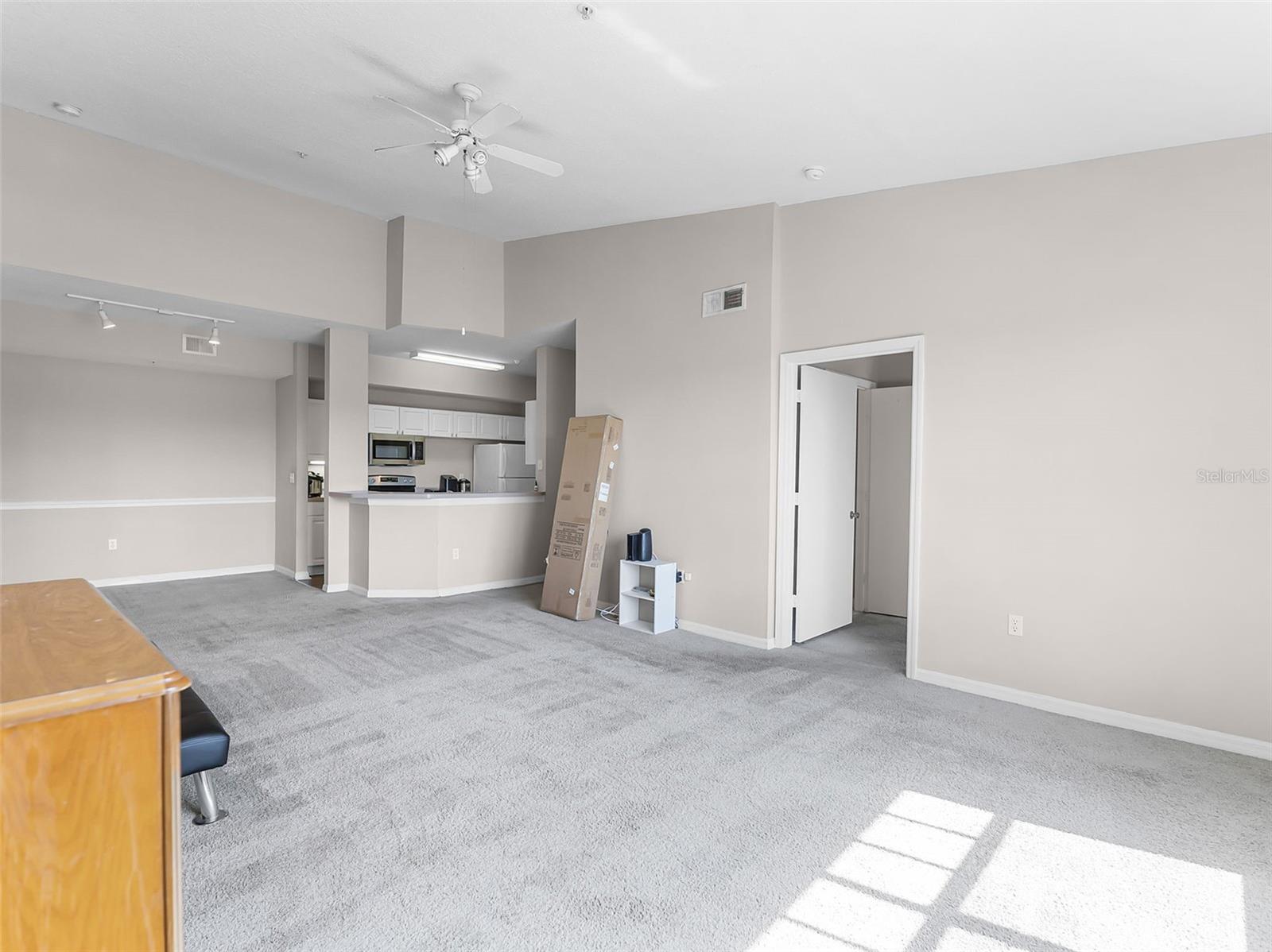 Image 6 of 24 For 5566 Metrowest Boulevard 304