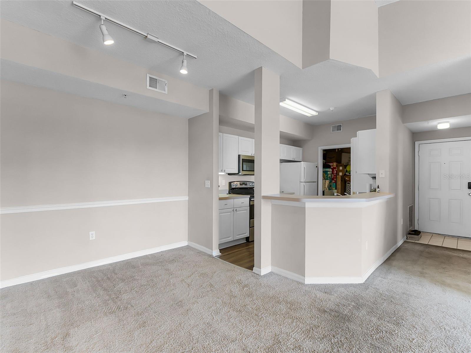 Image 8 of 24 For 5566 Metrowest Boulevard 304