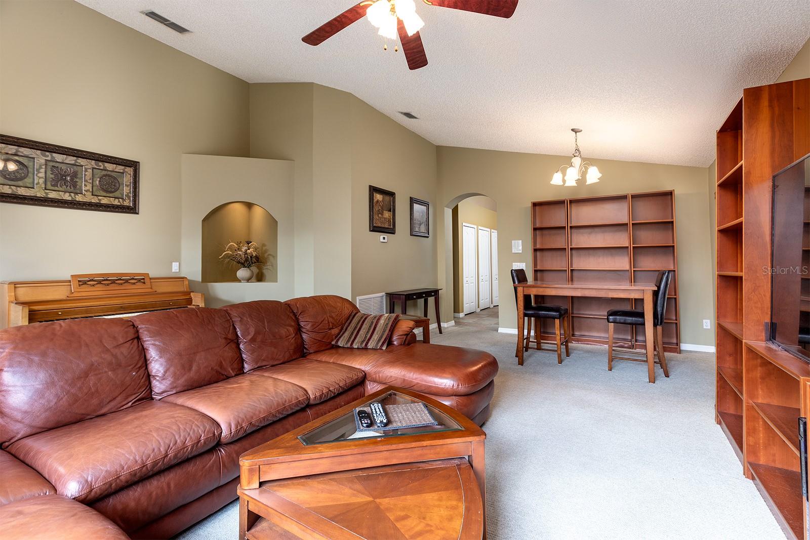 Image 3 of 24 For 1457 Waukon Circle