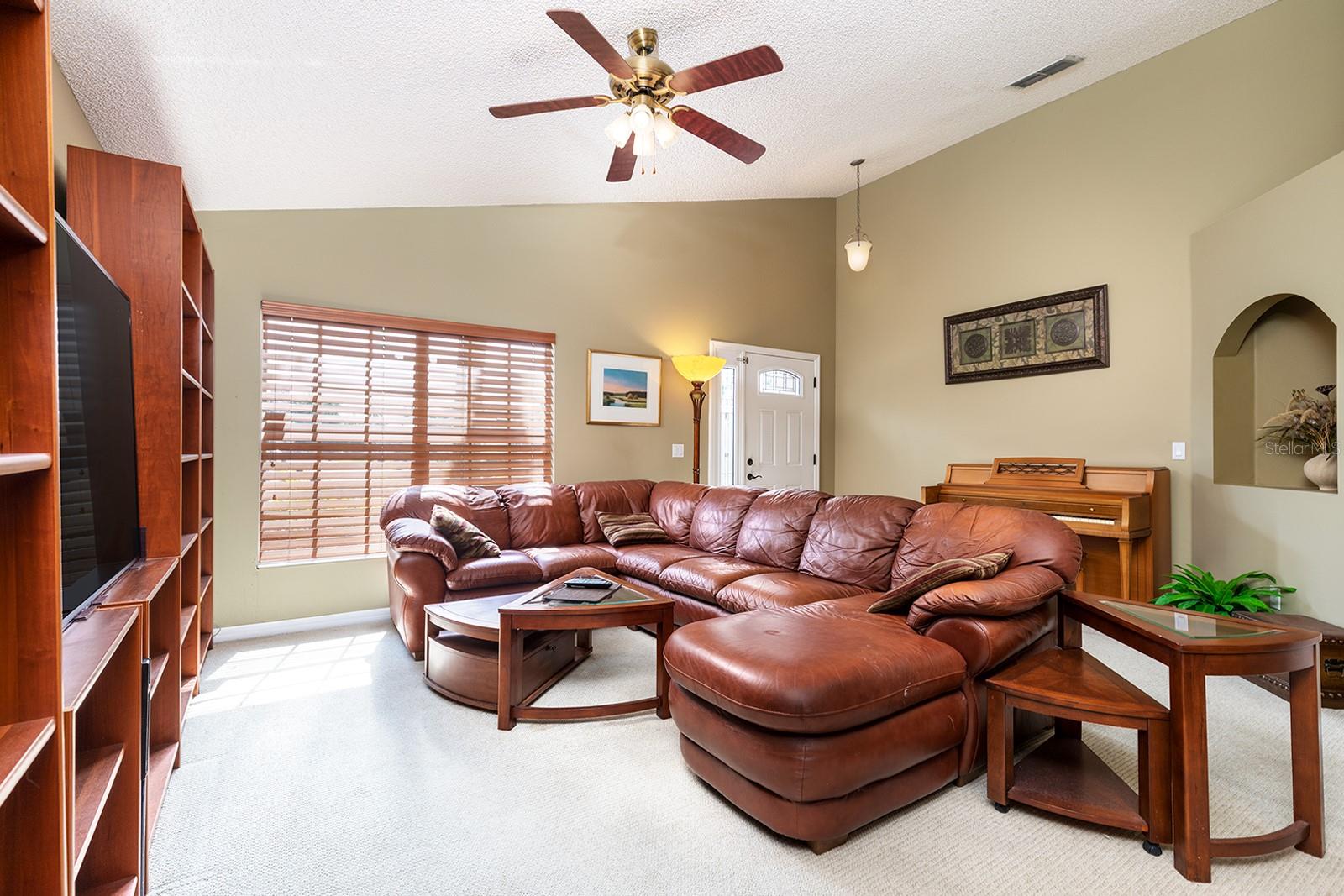 Image 4 of 24 For 1457 Waukon Circle