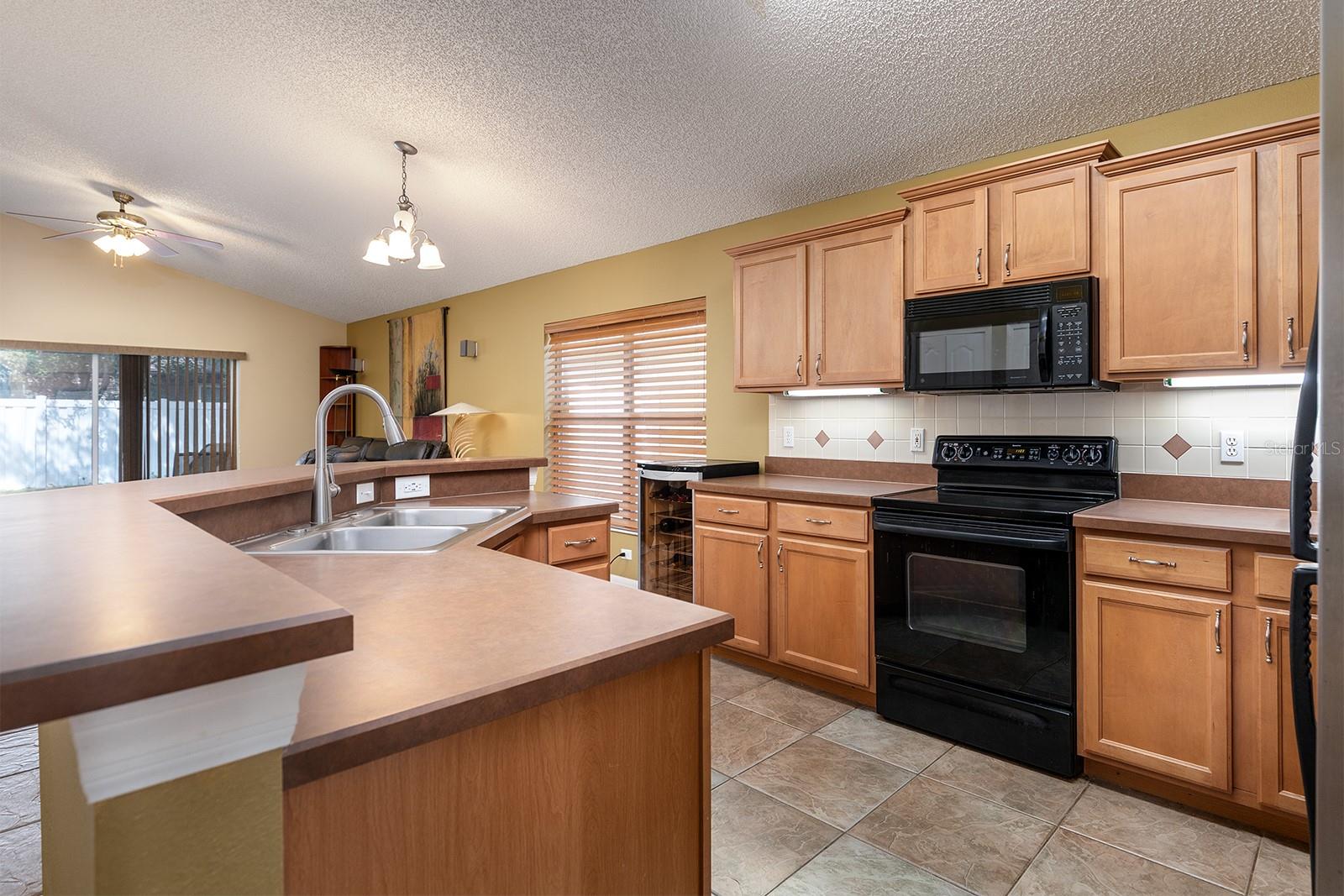 Image 6 of 24 For 1457 Waukon Circle