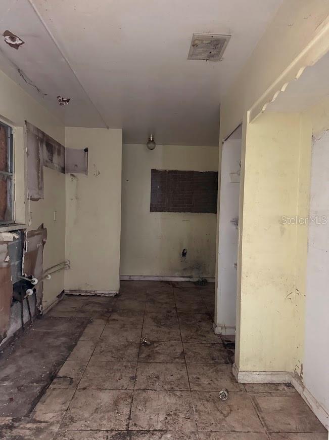 Image 5 of 13 For 2115 Messina Avenue