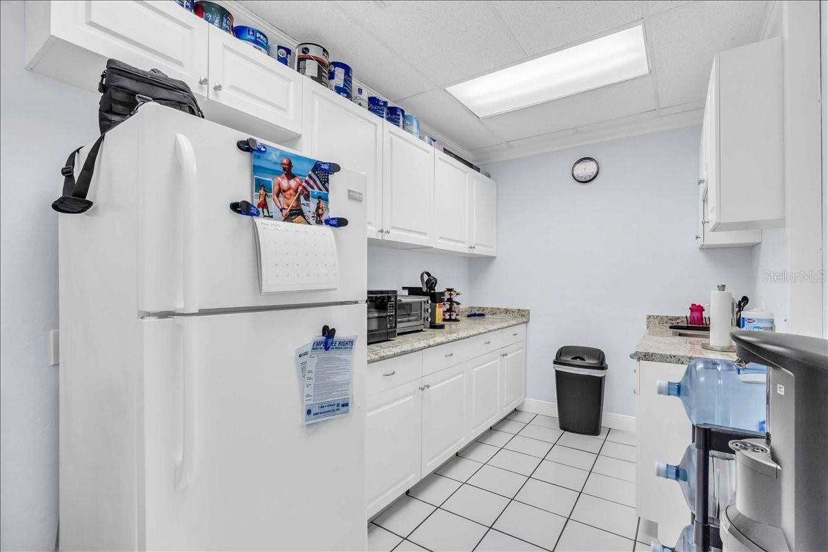 Image 8 of 30 For 3949 Evans Avenue 109