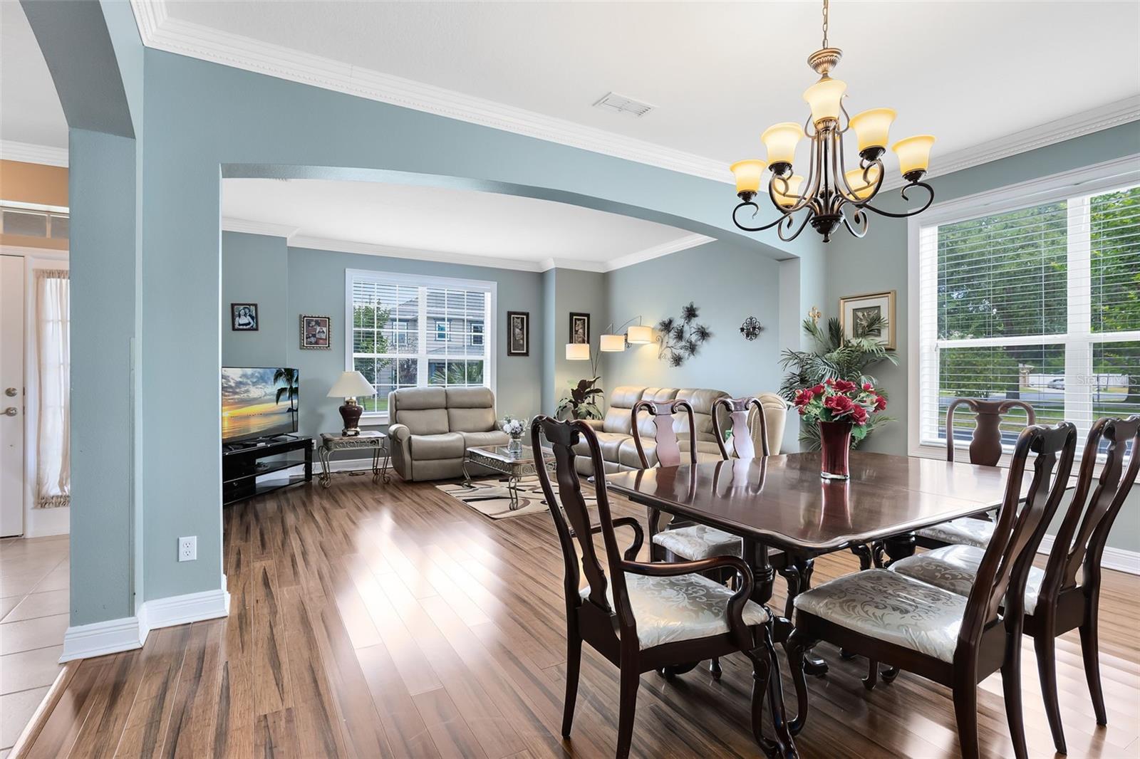 Image 11 of 37 For 613 Crownclover Avenue
