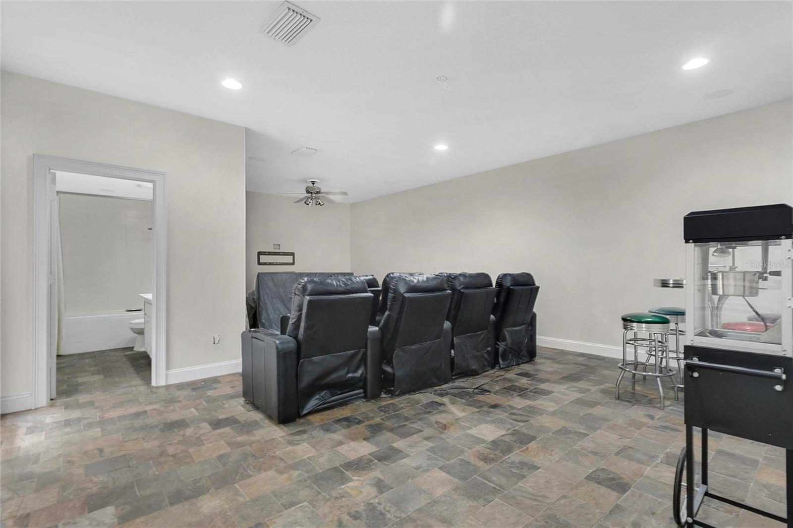 Image 12 of 14 For 11056 Clipper Court