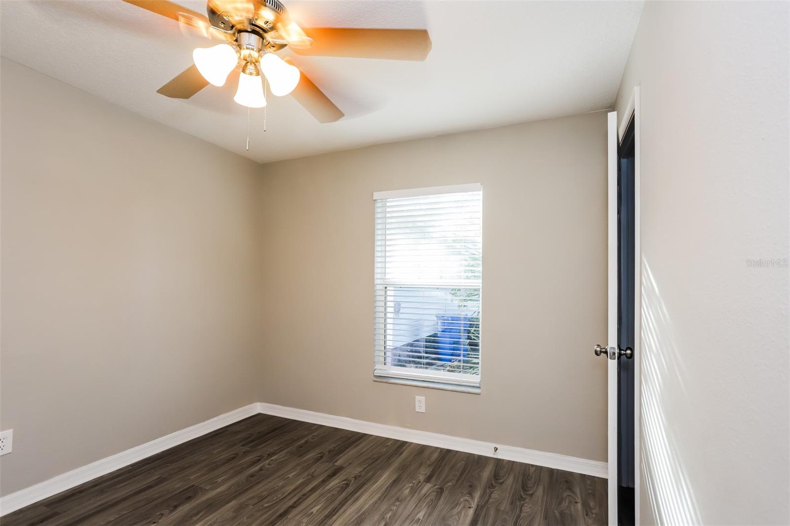 Image 10 of 16 For 917 8th Avenue S
