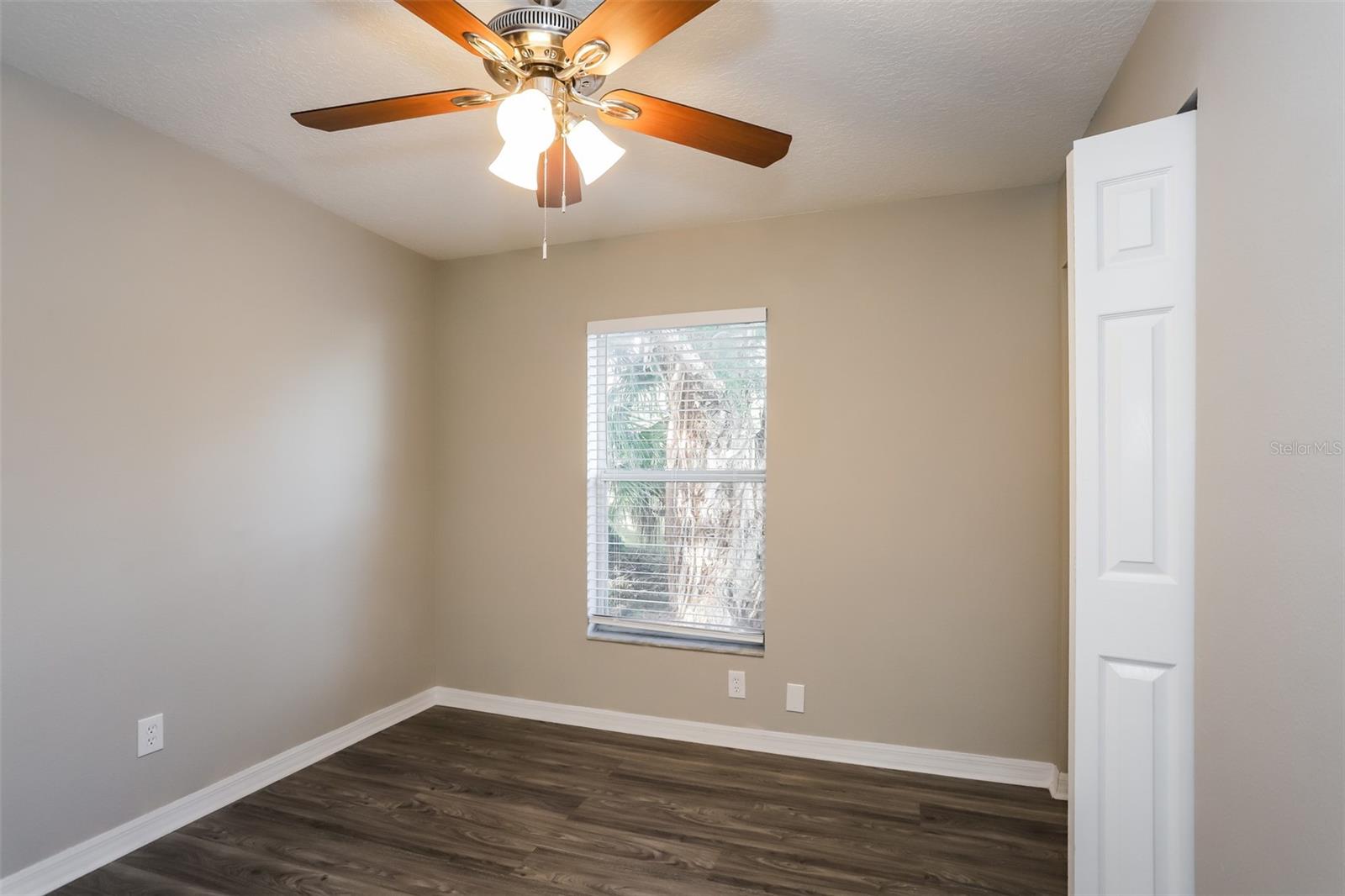 Image 12 of 16 For 917 8th Avenue S