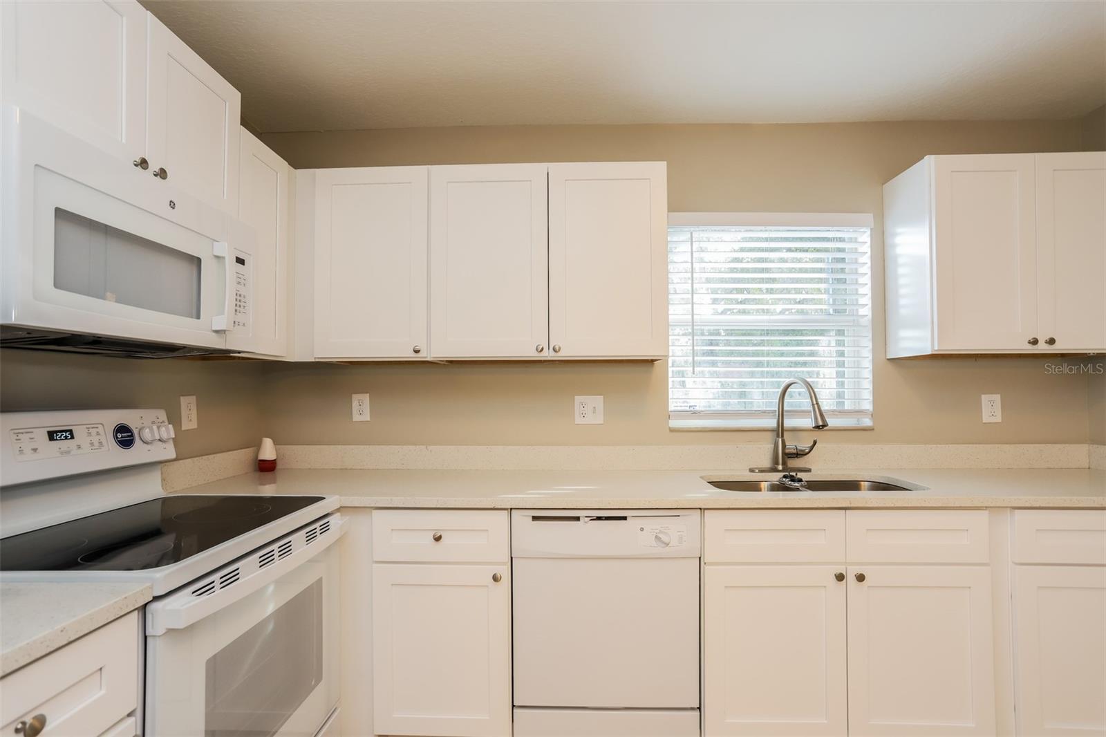 Image 6 of 16 For 917 8th Avenue S
