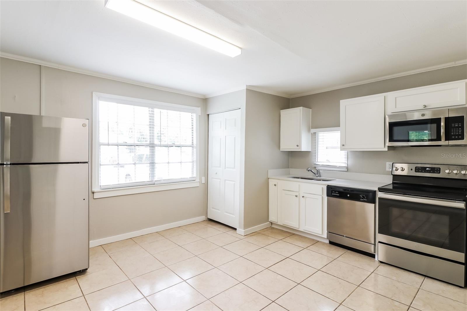 Image 5 of 16 For 6806 Lyman Avenue