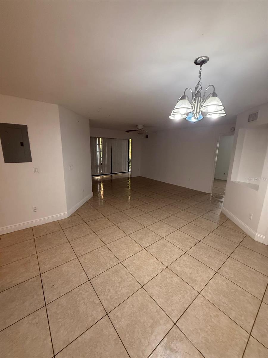 Image 11 of 27 For 6019 Scotchwood Glen 101