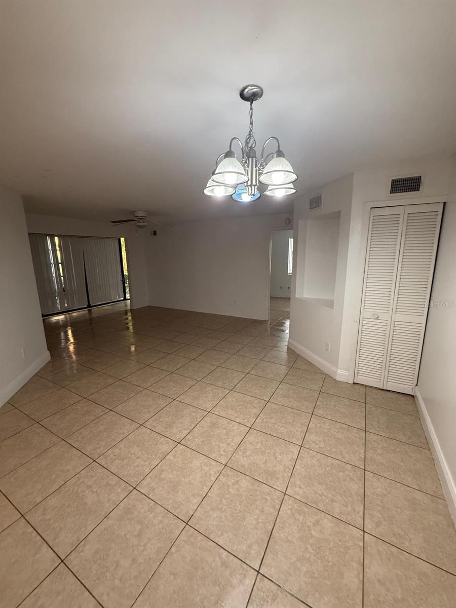 Image 12 of 27 For 6019 Scotchwood Glen 101