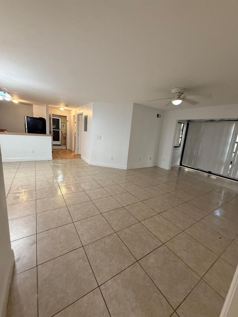 Image 23 of 27 For 6019 Scotchwood Glen 101