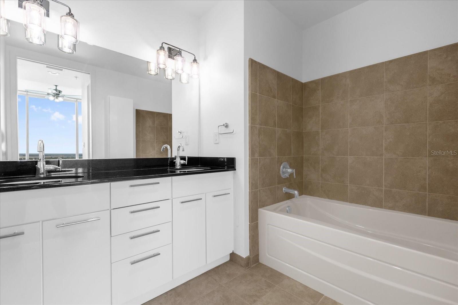 Image 16 of 42 For 150 Robinson Street 2607
