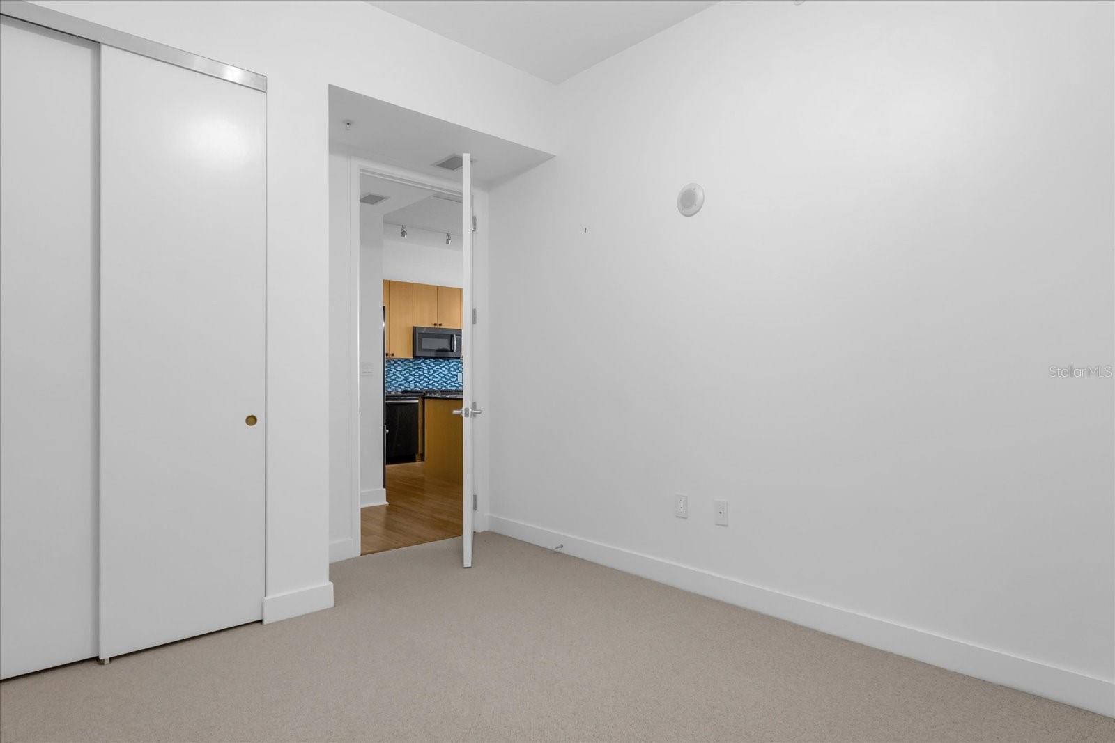 Image 18 of 42 For 150 Robinson Street 2607