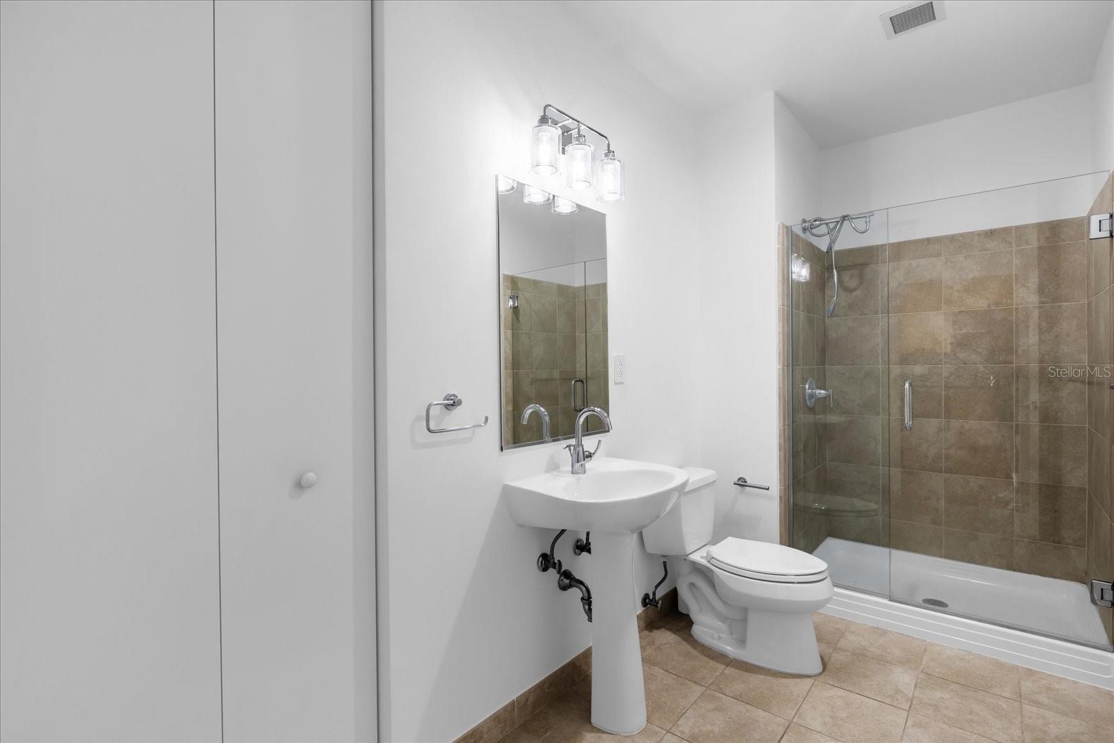 Image 20 of 42 For 150 Robinson Street 2607