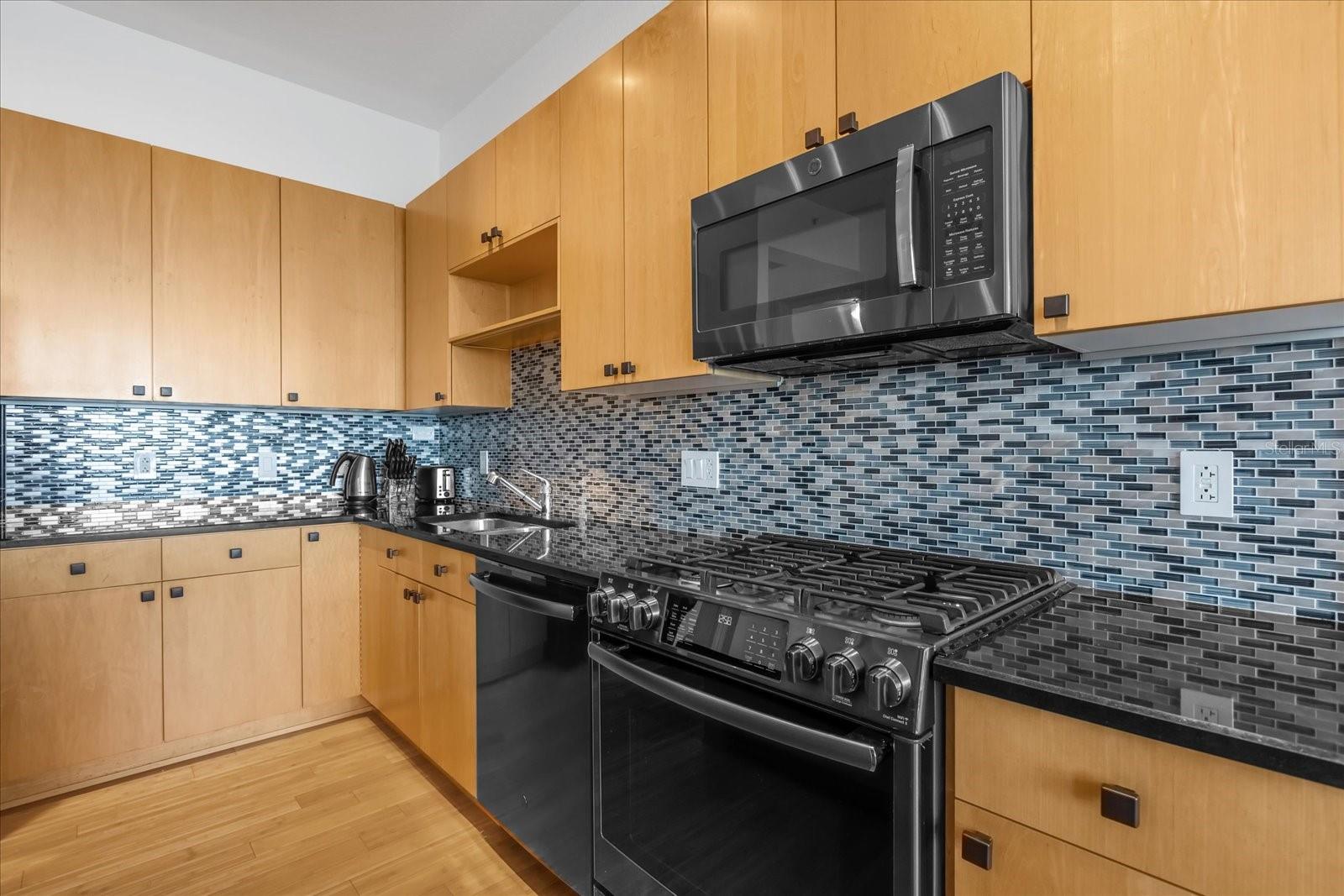 Image 9 of 42 For 150 Robinson Street 2607