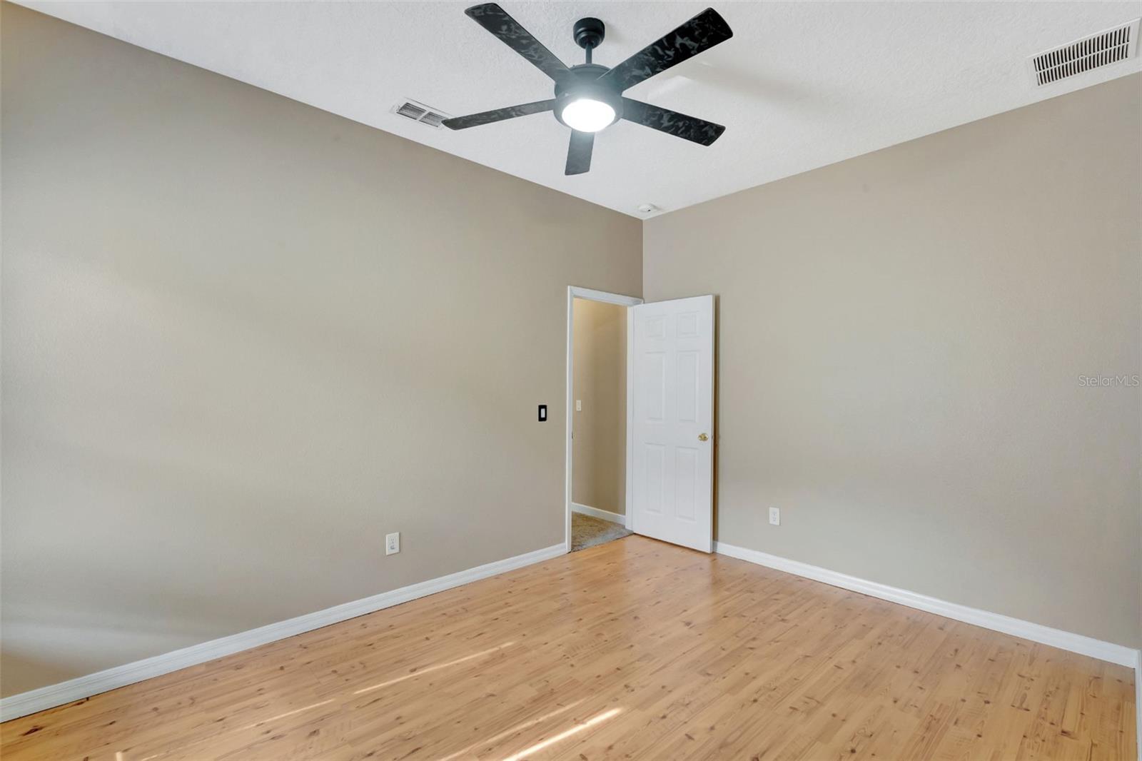 Image 23 of 39 For 709 Strihal Loop