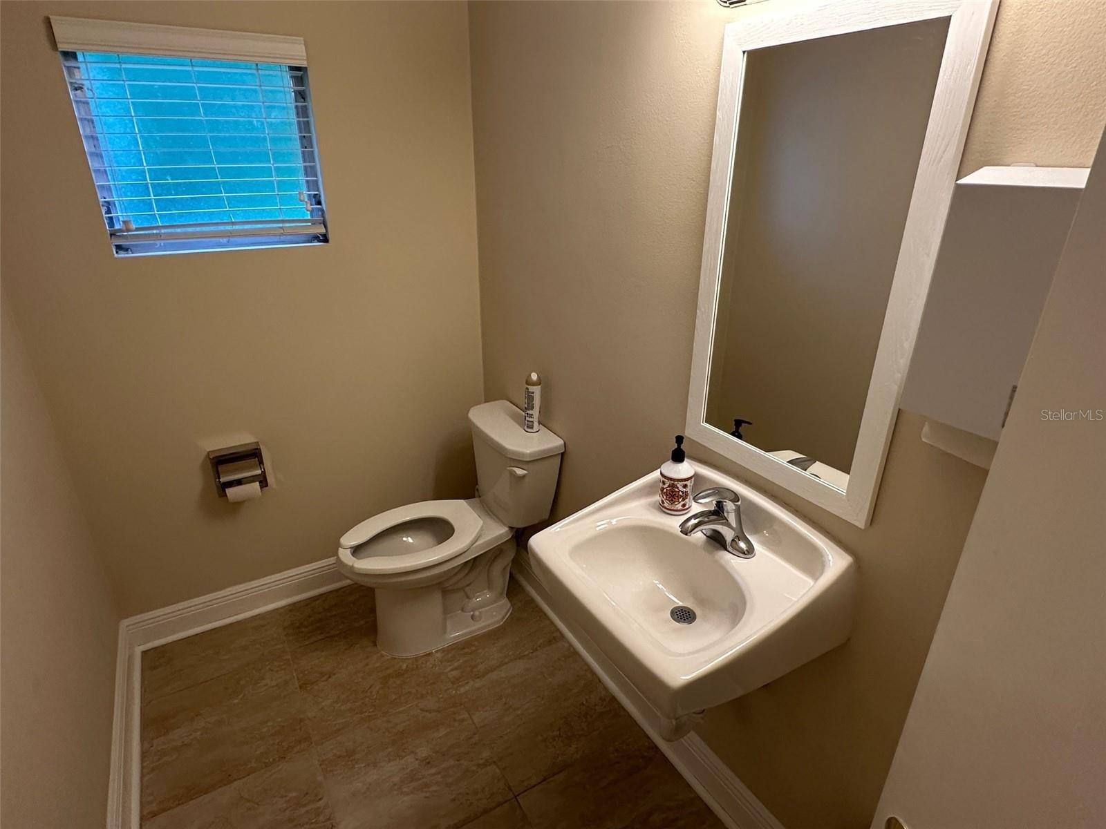 Image 14 of 21 For 500 Airport Boulevard