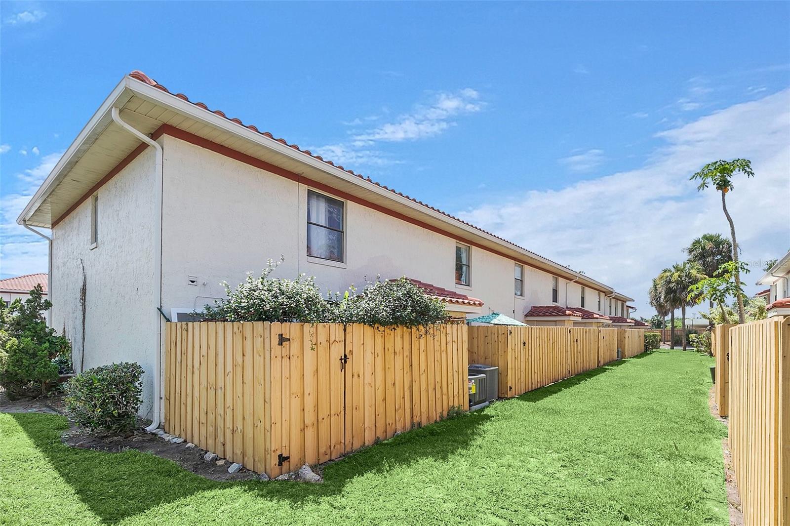 Image 19 of 26 For 1612 Sandy Point Square 56