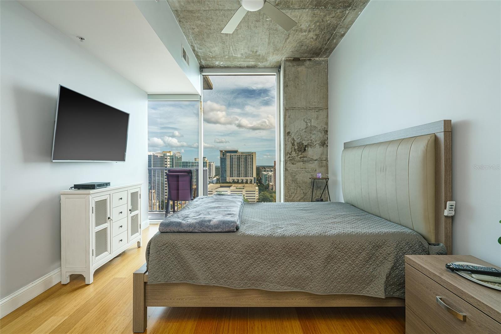 Image 15 of 29 For 155 Court Avenue 1305