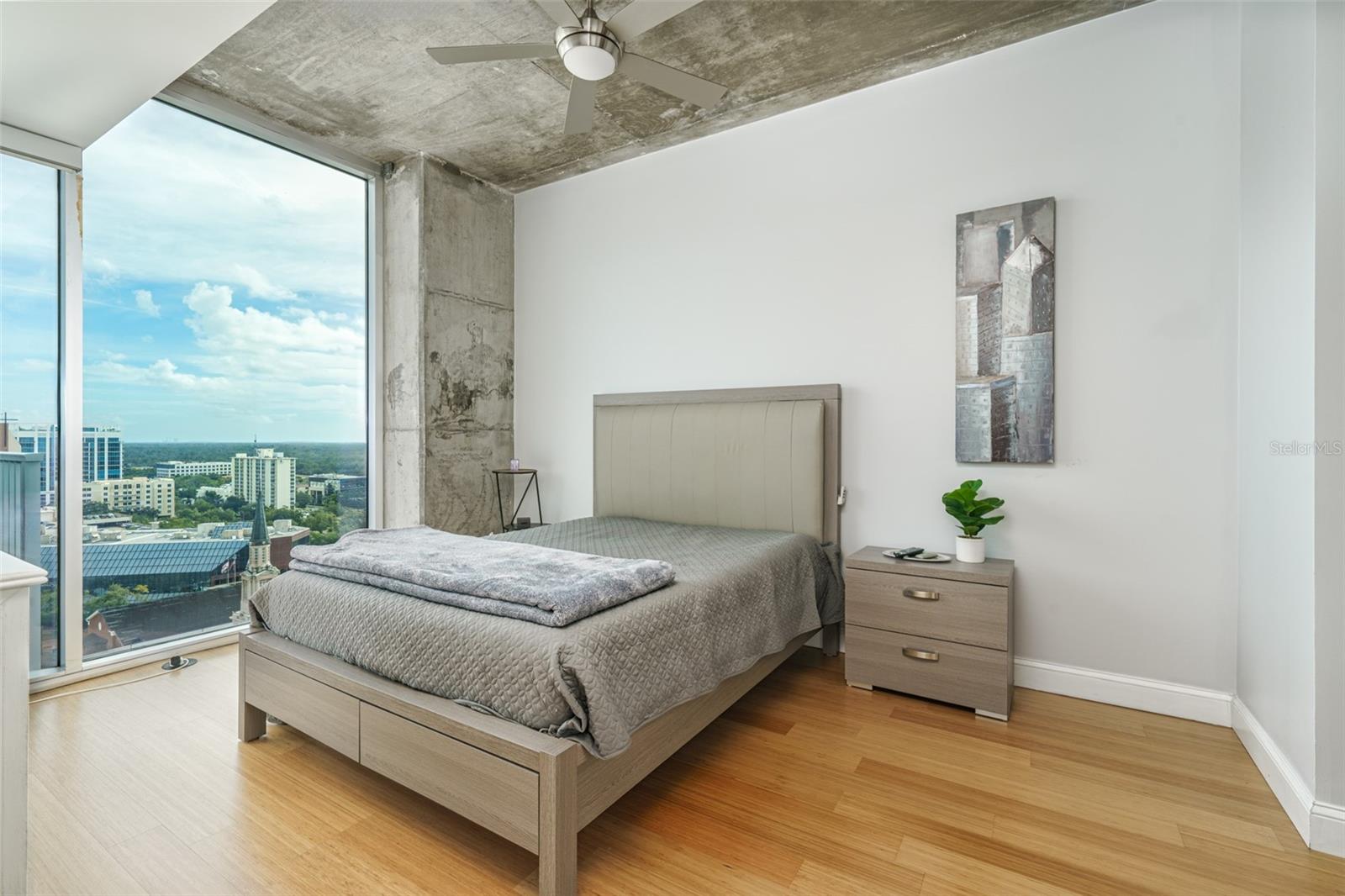 Image 16 of 29 For 155 Court Avenue 1305