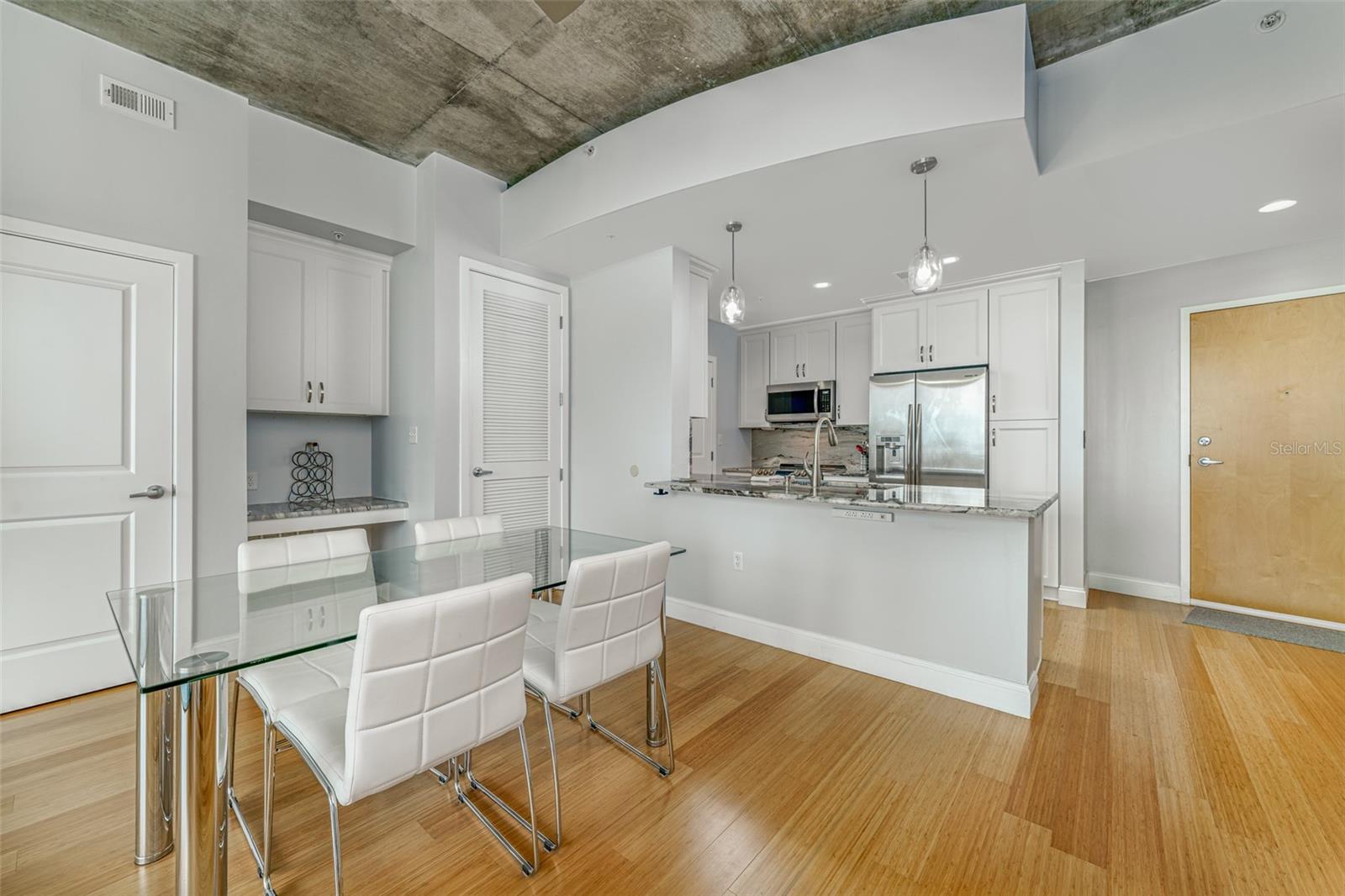 Image 6 of 29 For 155 Court Avenue 1305