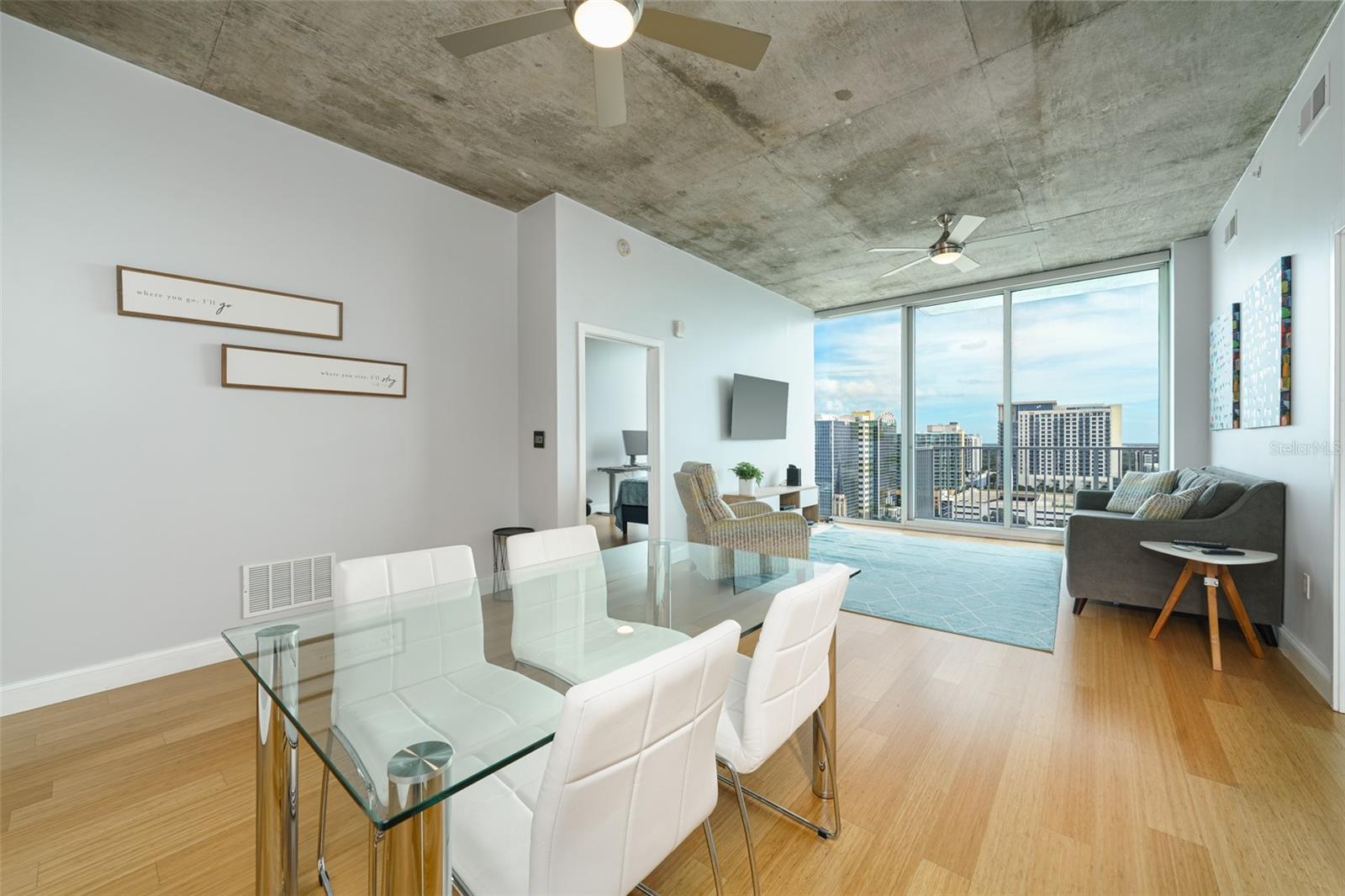 Image 8 of 29 For 155 Court Avenue 1305