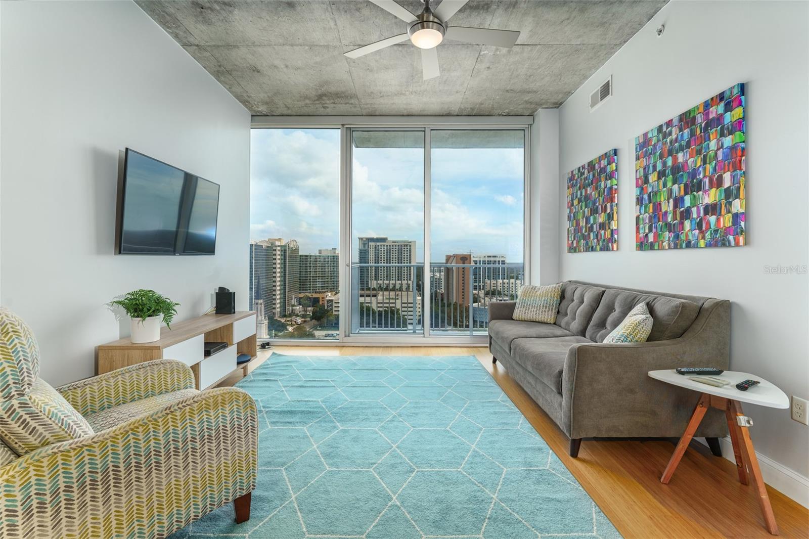 Image 9 of 29 For 155 Court Avenue 1305