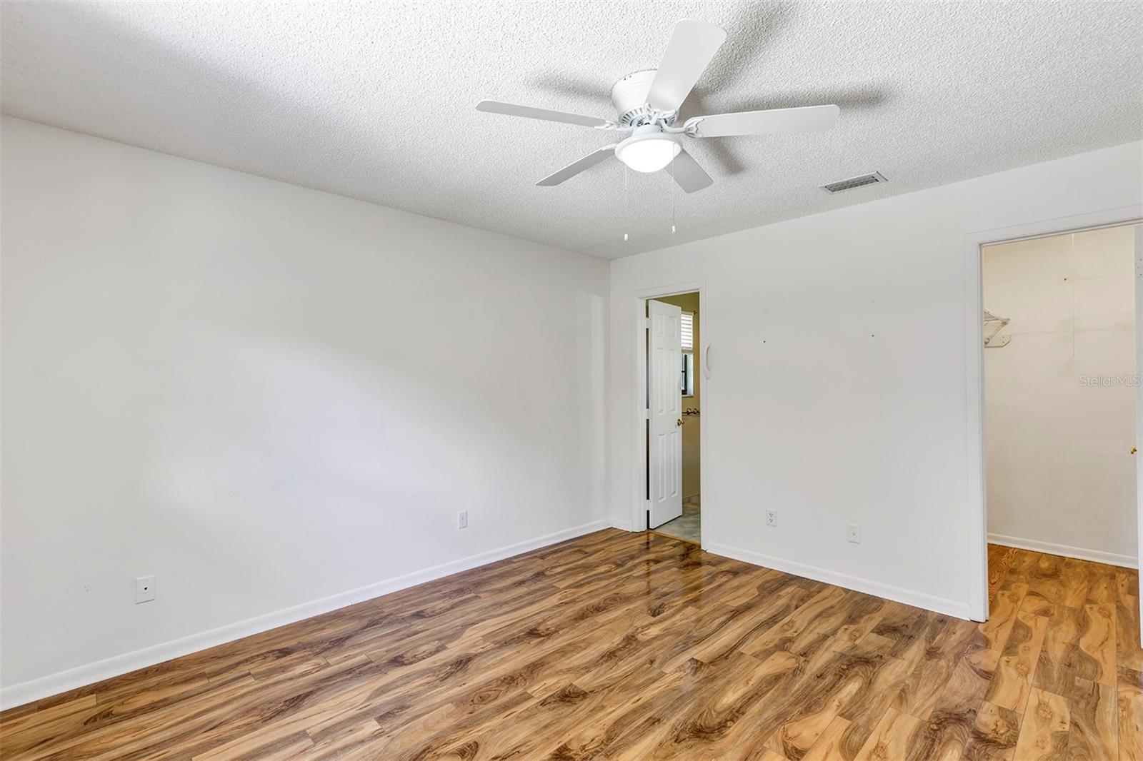 Image 19 of 47 For 139 Normandy Place