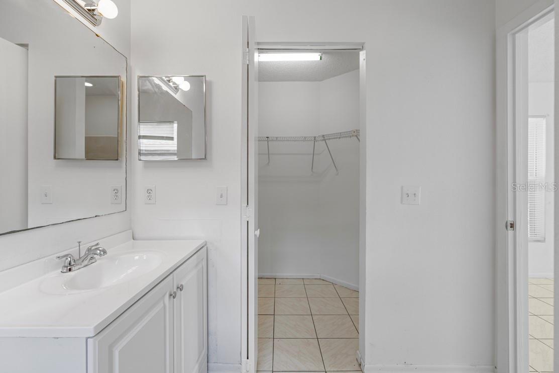 Image 19 of 42 For 11113 Sylvan Pond Circle