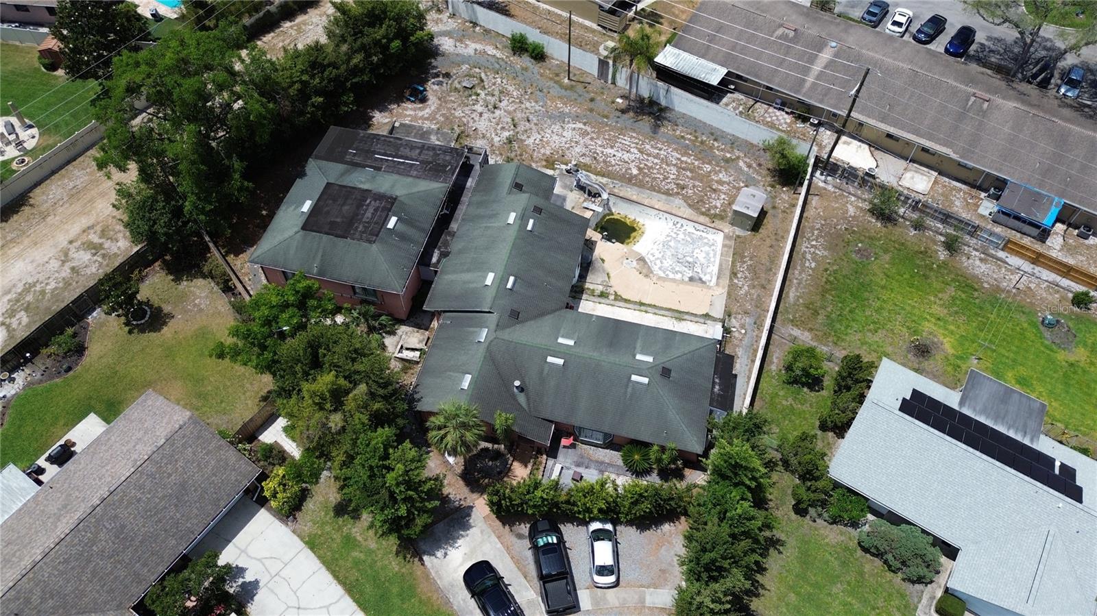 Image 4 of 7 For 300 Broadview Avenue