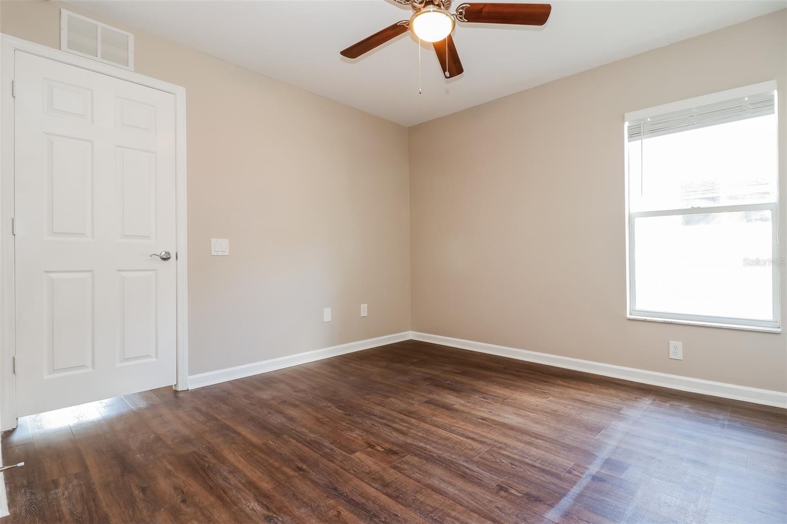 Image 13 of 16 For 654 White Flower Way