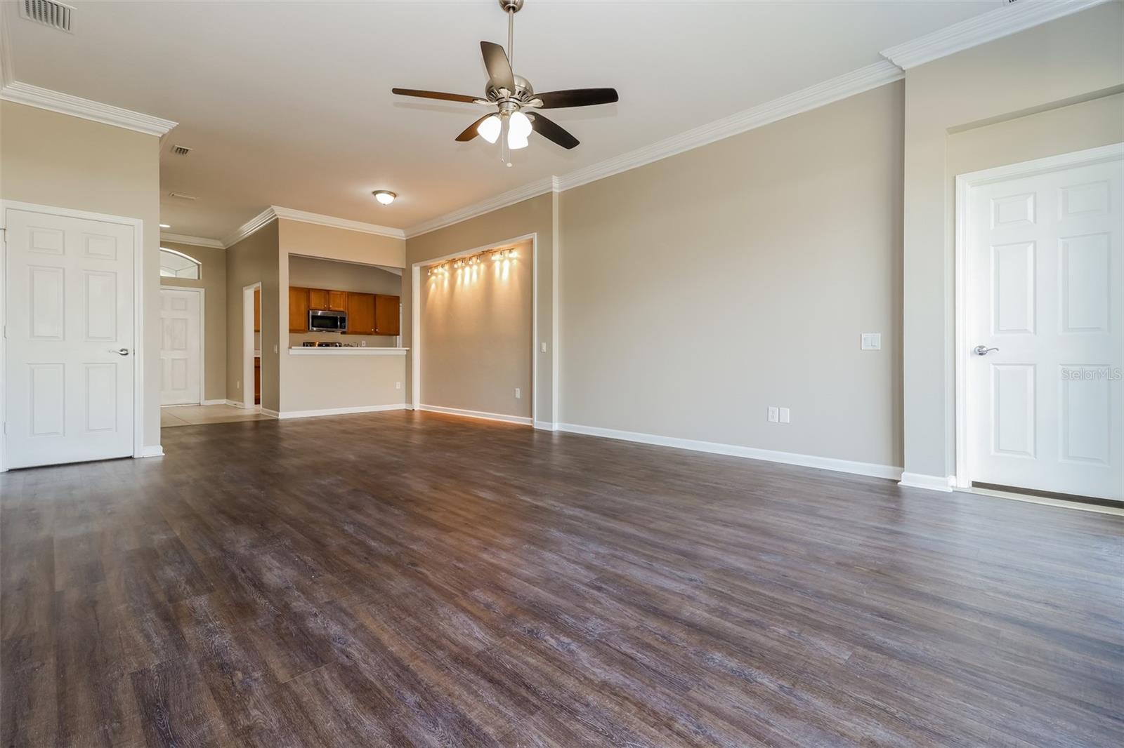 Image 5 of 16 For 654 White Flower Way